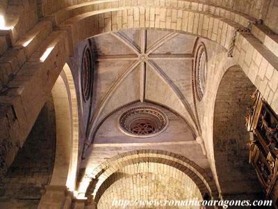 BVEDA DEL CRUCERO DEL TEMPLO. A LA DERECHA, ABSIDE CENTRAL